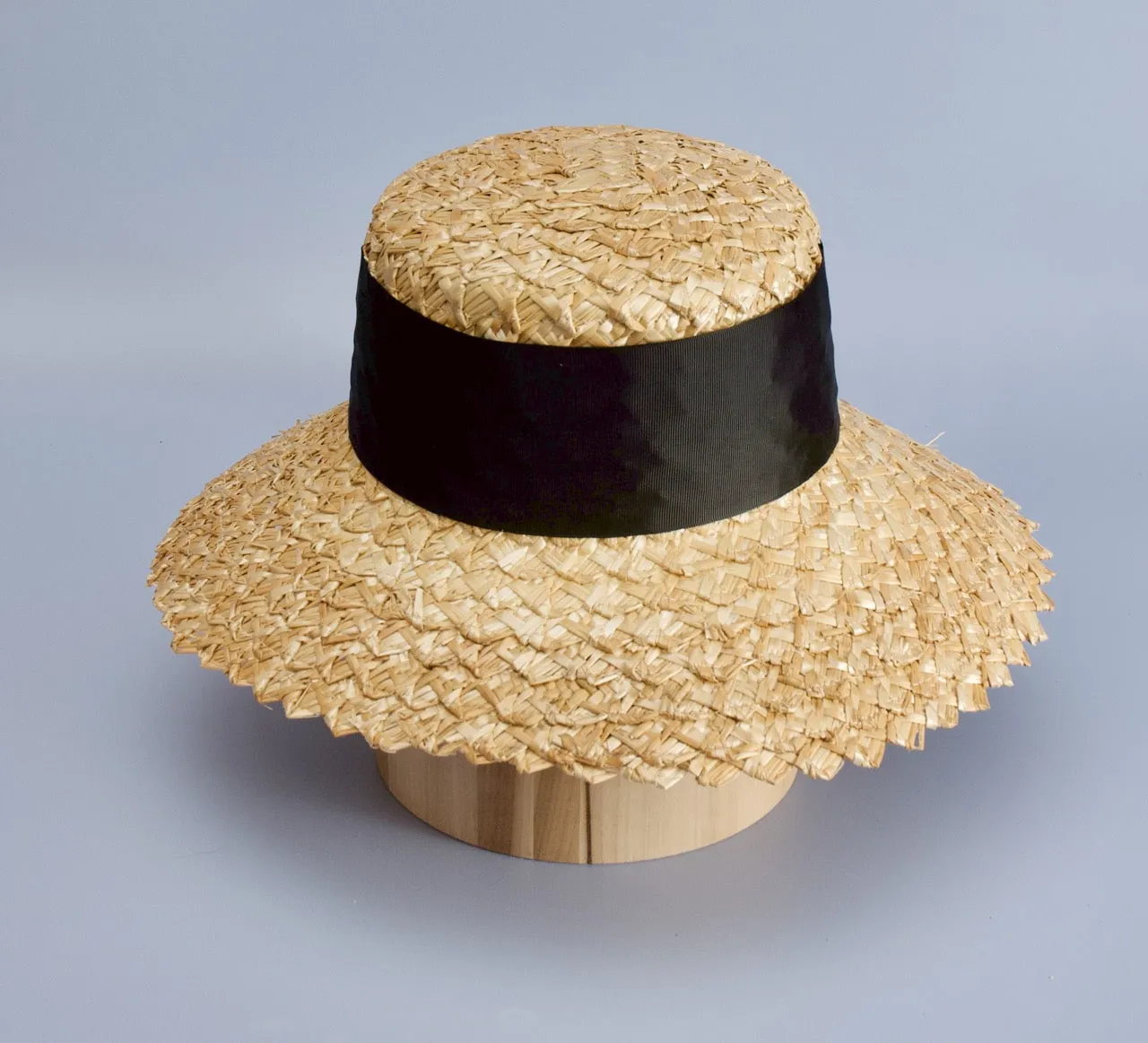 Beach Bucket Hat With Black Tail