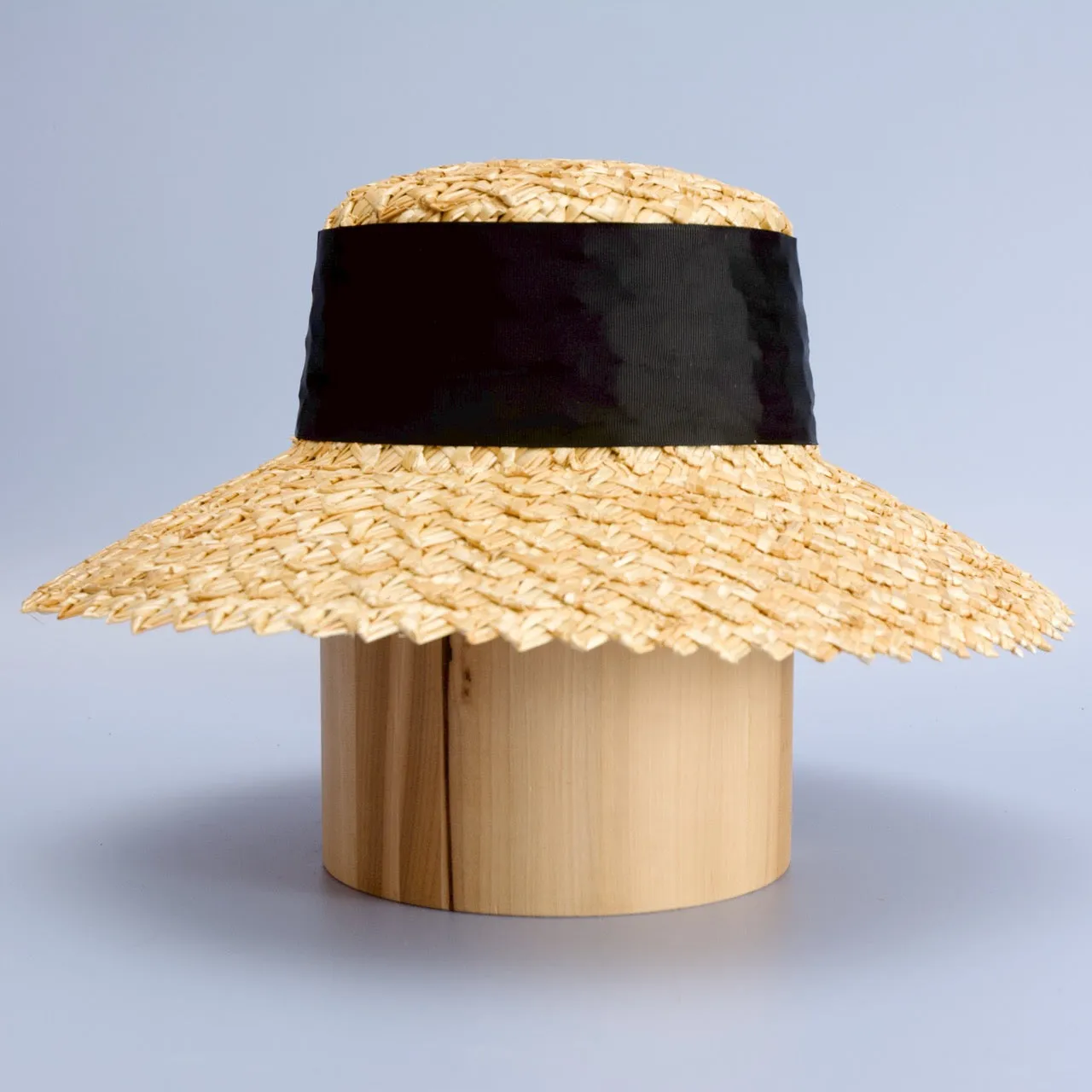 Beach Bucket Hat With Black Tail