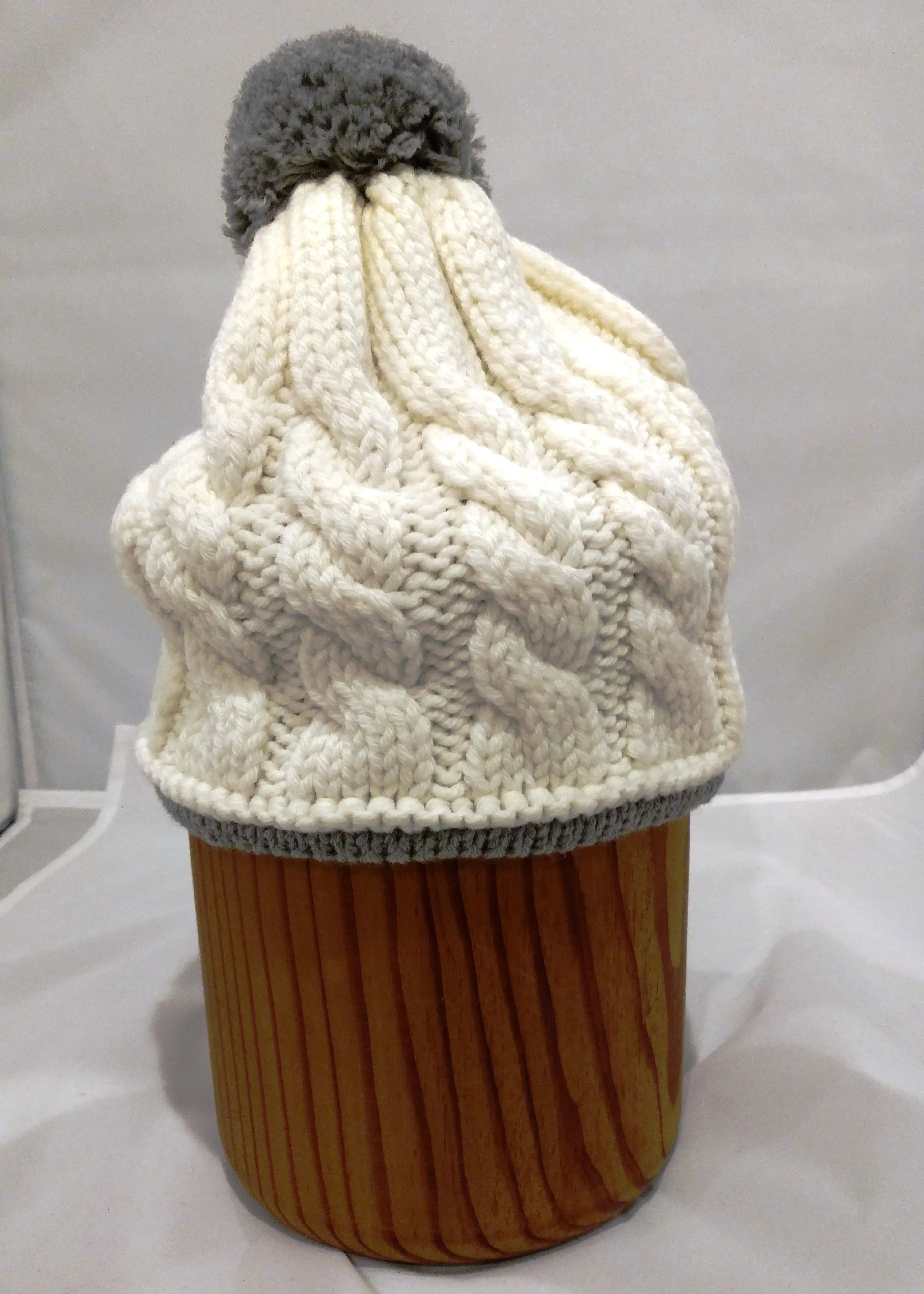 POM POM - Cable Knit Cap Made in Italy
