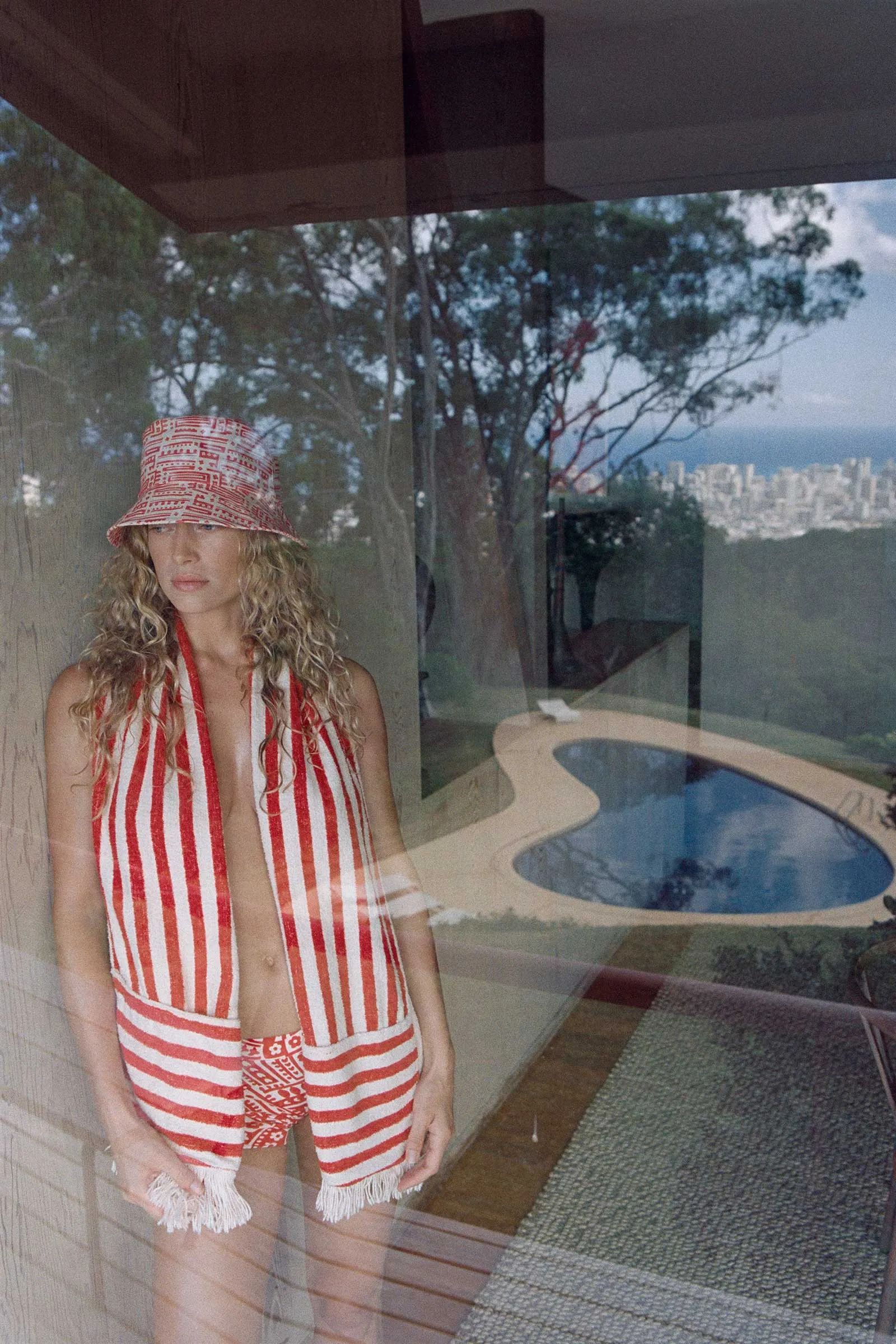 Shore Bucket - Maya Red