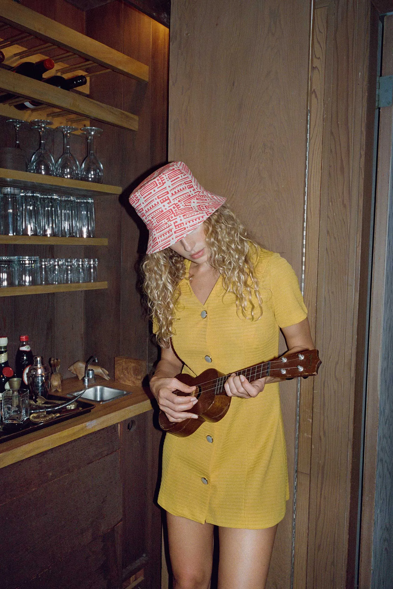 Shore Bucket - Maya Red